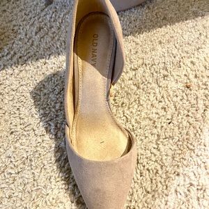 Old Navy Suede Grey/Nude Pumps